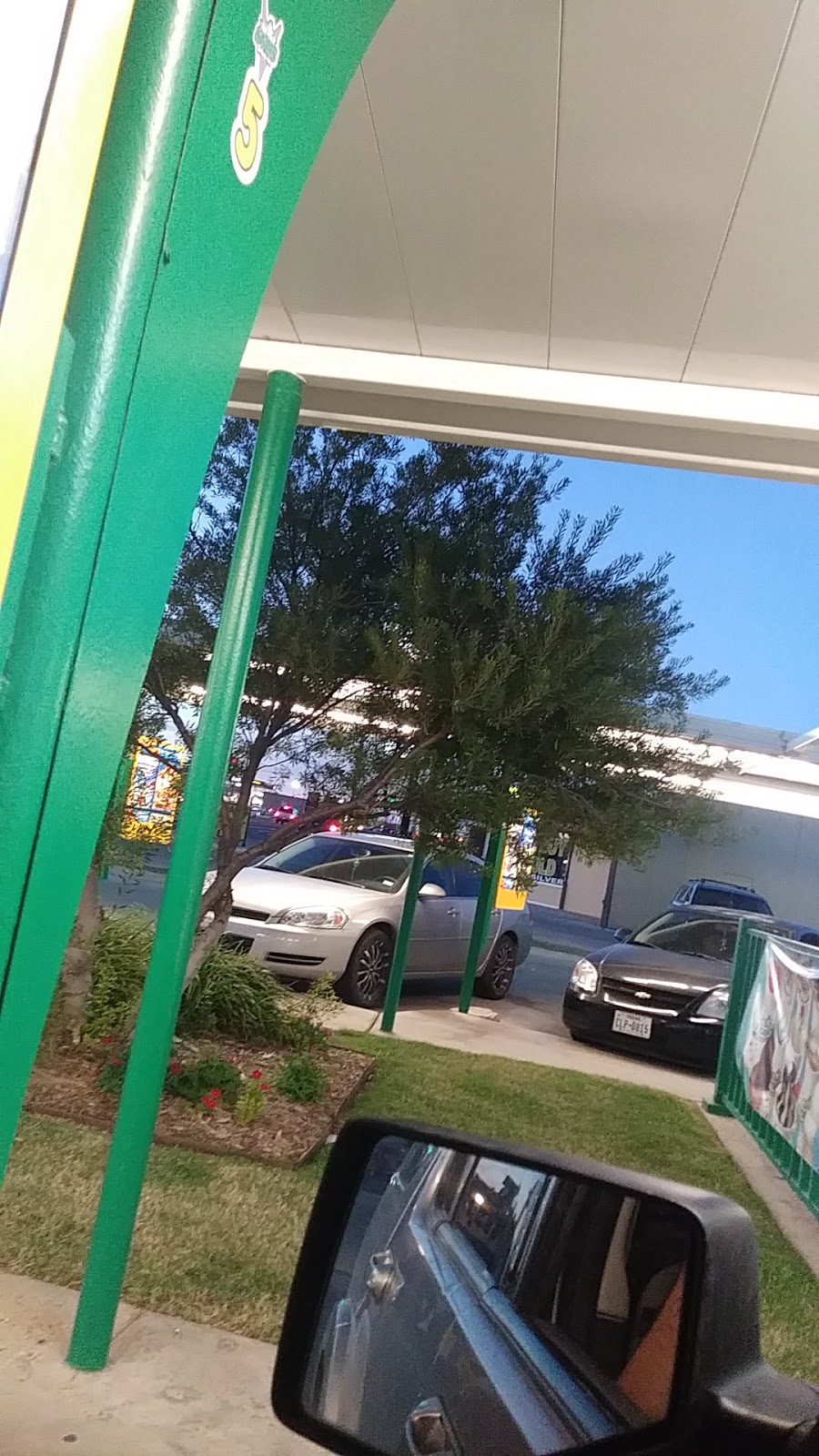 Stars Drive-in | restaurant | 1402 N County Rd W, Odessa, TX 79763, USA | 4323334741 OR +1 432-333-4741