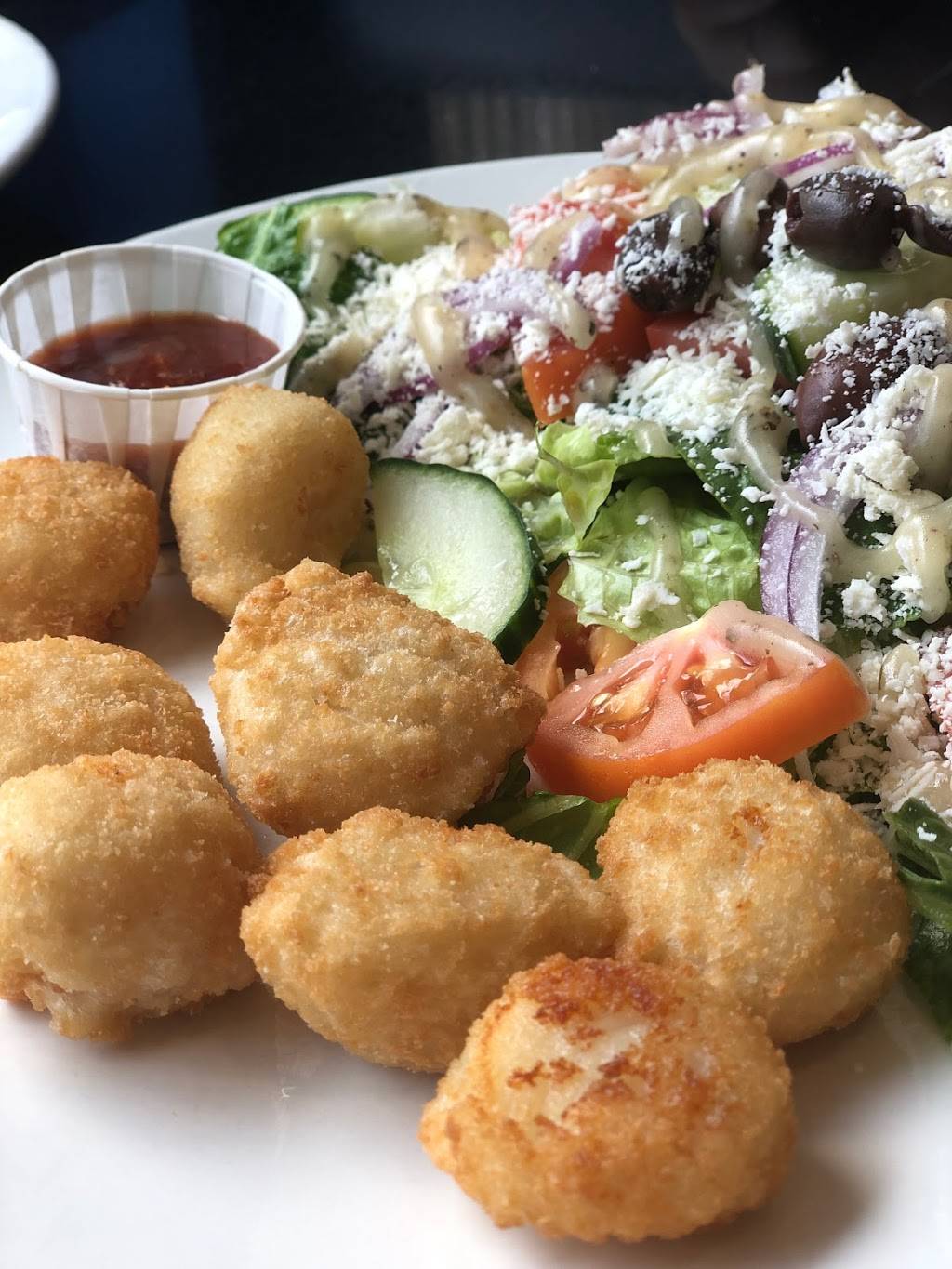 Halibut House Fish & Chips | restaurant | 2814 Lake Shore Blvd W, Etobicoke, ON M8V 1H7, Canada | 4165512283 OR +1 416-551-2283