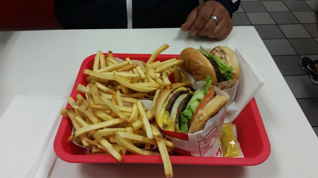 In-N-Out Burger | restaurant | 2895 Park Ave, Tustin, CA 92782, USA | 8007861000 OR +1 800-786-1000