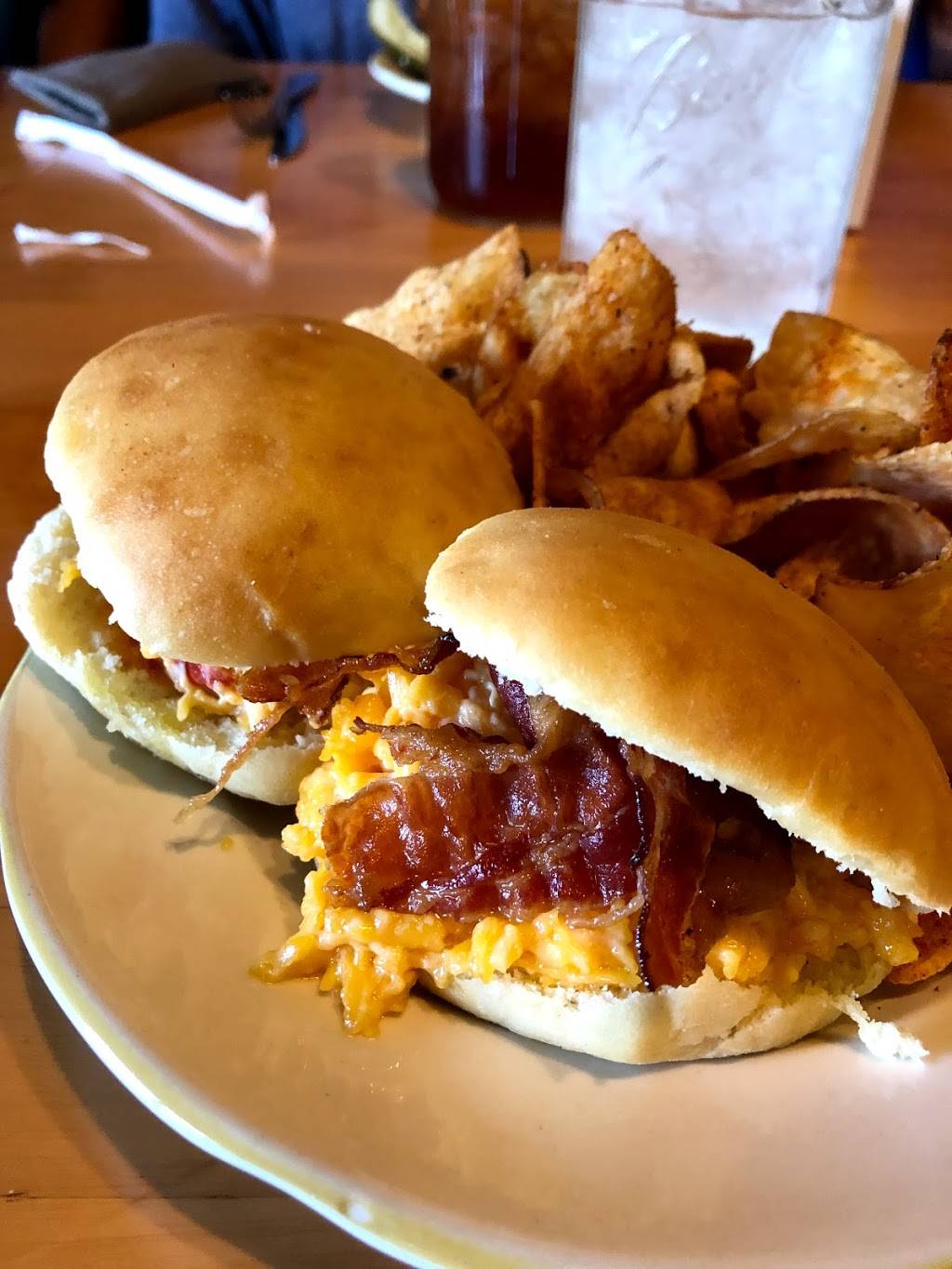 Freight House Restaurant | restaurant | 200 Railroad St SW #2533, Hartselle, AL 35640, USA | 2567734600 OR +1 256-773-4600