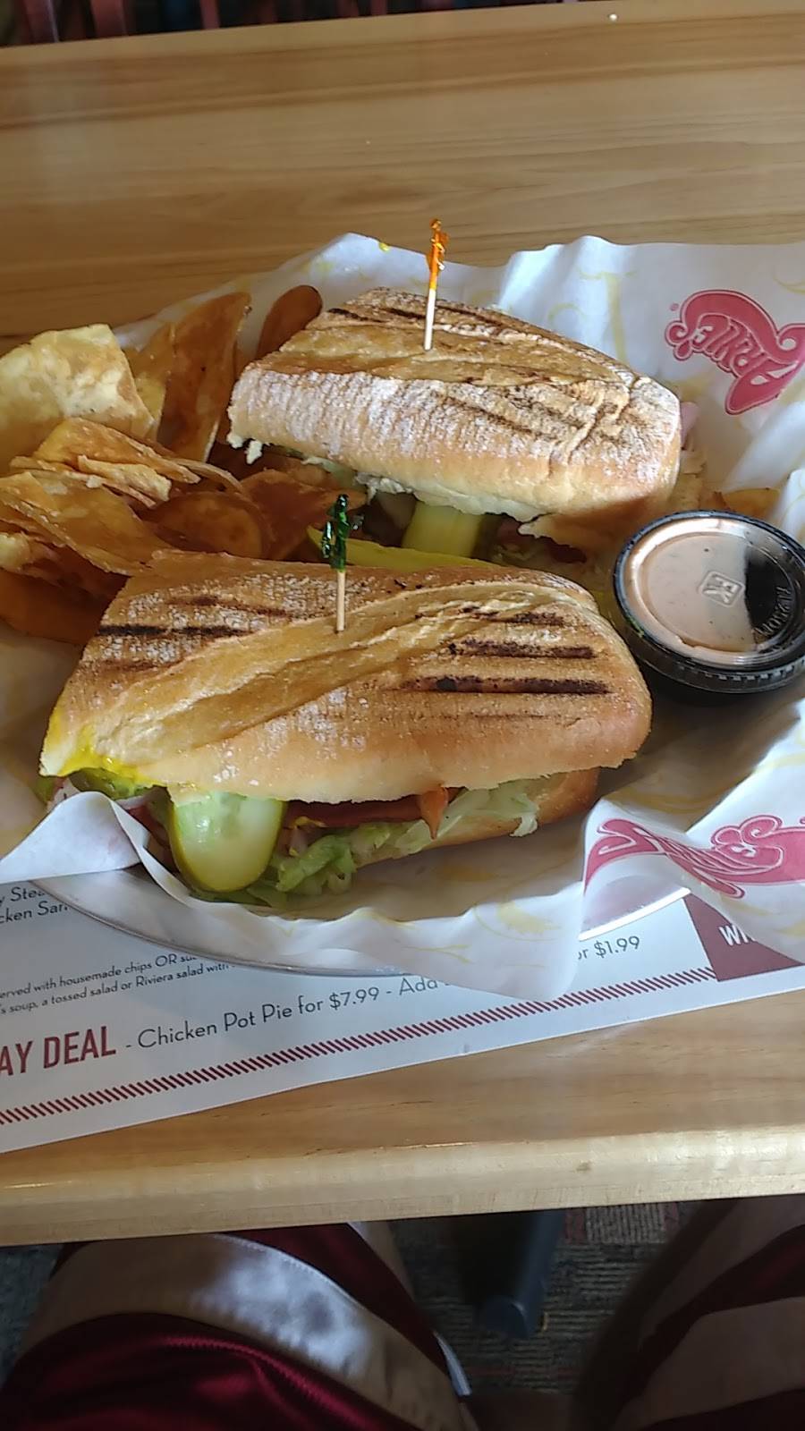 Arnies Bakery & Restaurant | bakery | 2650 E Beltline Ave SE, Grand Rapids, MI 49512, USA | 6169567901 OR +1 616-956-7901