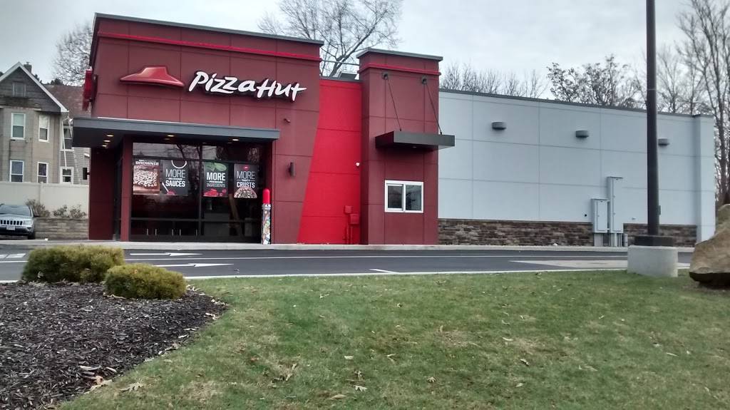 Pizza Hut | meal takeaway | 893 N Main St, Hubbard, OH 44425, USA | 3305344114 OR +1 330-534-4114