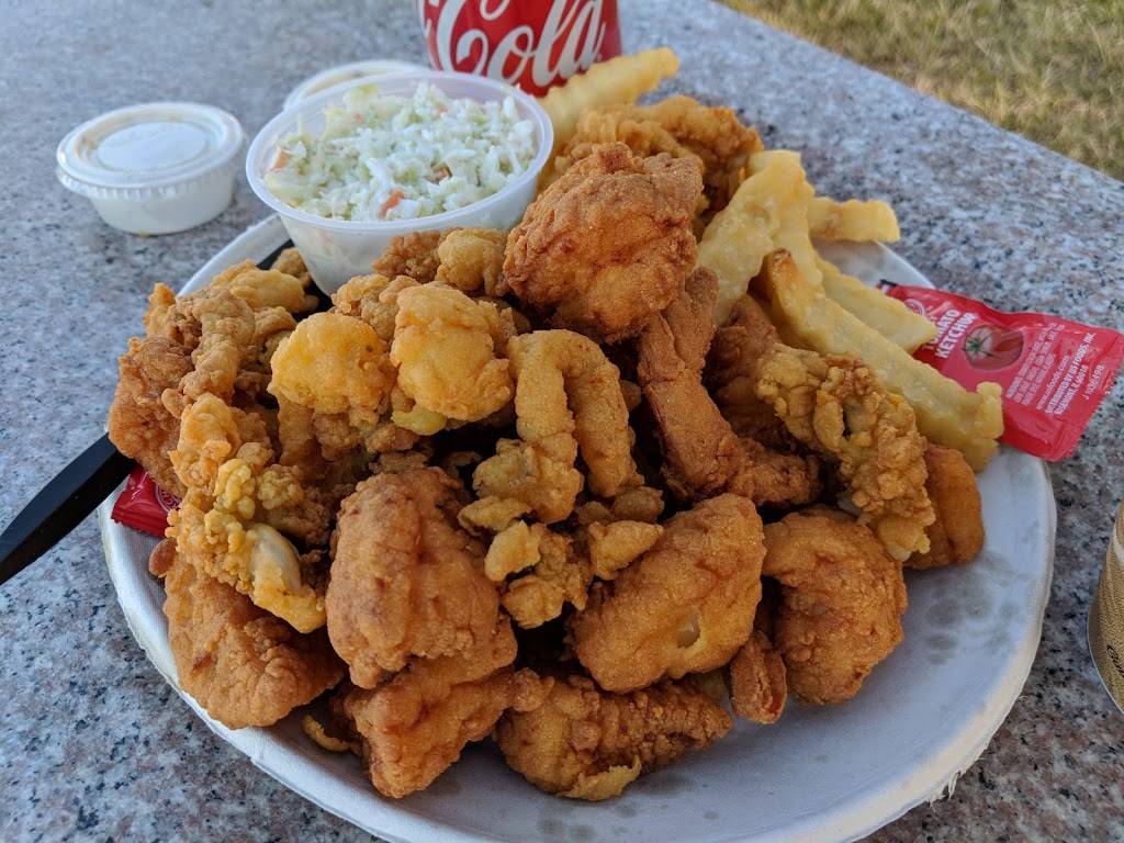 Hingham Lobster Pound | meal takeaway | 1818, 4 Broad Cove Rd, Hingham, MA 02043, USA | 7817491984 OR +1 781-749-1984