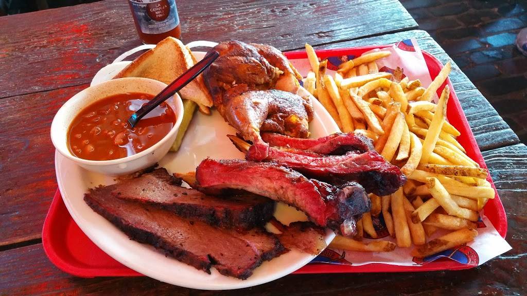 Risckys BAR-B-Q | restaurant | 140 East Exchange Avenue 101, Fort Worth, TX 76164, USA | 8176267777 OR +1 817-626-7777