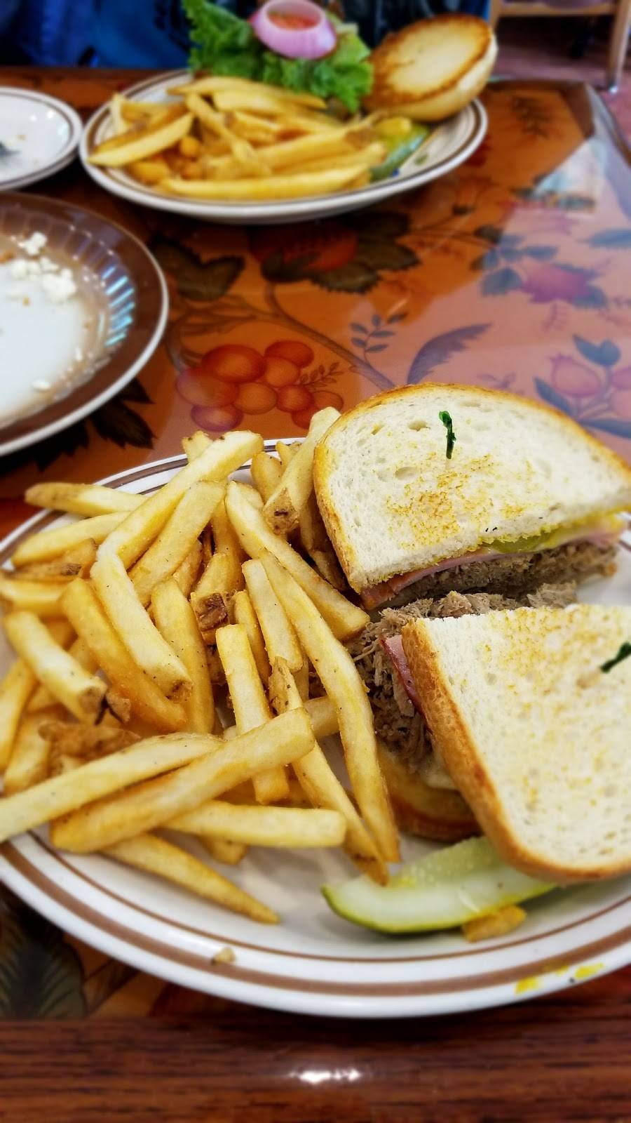 Jakes Place Restaurant & Market | restaurant | 511 Thompson St, Ashland, VA 23005, USA | 8047983287 OR +1 804-798-3287