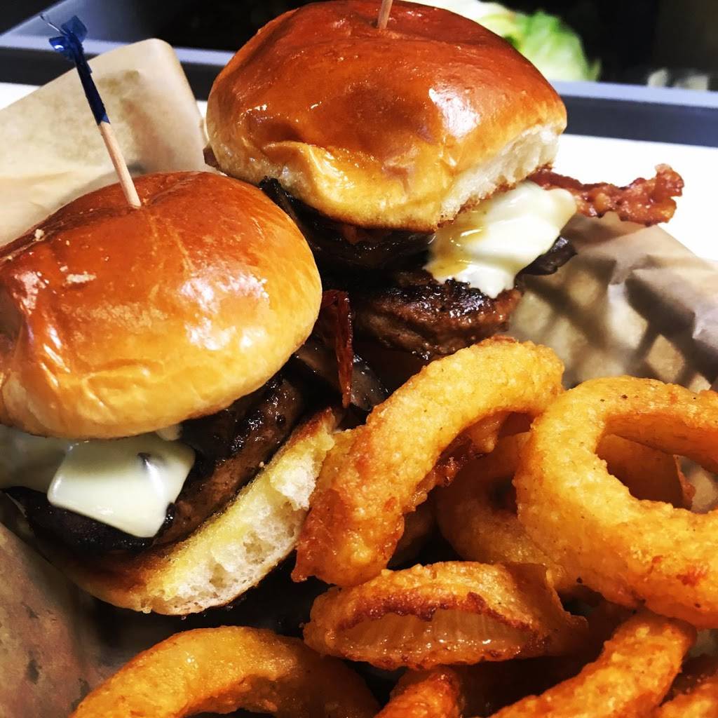 The Clubhouse | restaurant | 2704 Old Register Rd, Statesboro, GA 30458, USA | 9128711000 OR +1 912-871-1000