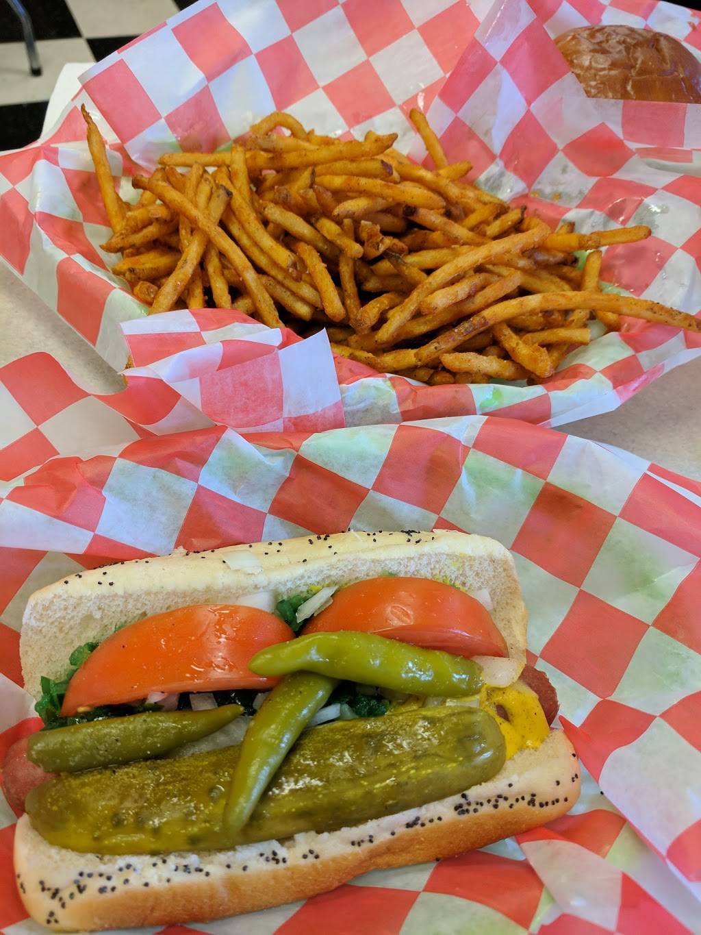 Tommys Chicago Dogs Subs Soup | restaurant | 3701 Durand Ave, Racine, WI 53405, USA | 2625547624 OR +1 262-554-7624