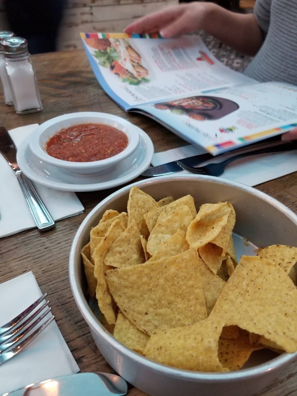 3 Amigos | restaurant | 1007 Boulevard des Seigneurs, Terrebonne, QC J6W 3W5, Canada | 4503263200 OR +1 450-326-3200