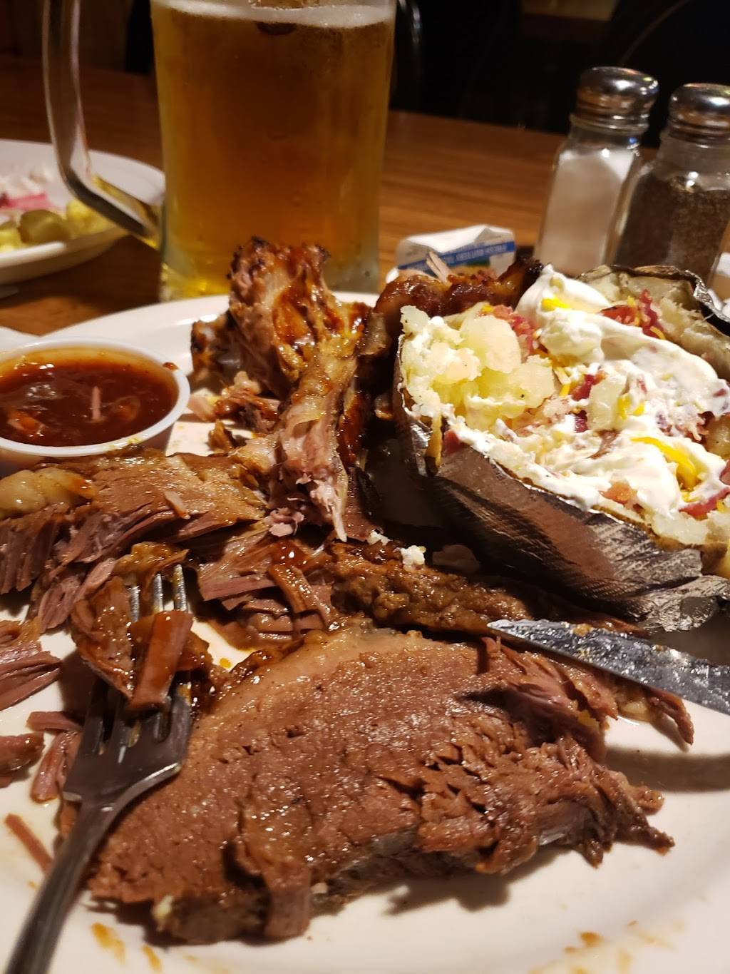 Brads BBQ | restaurant | 141 E Main St, Bellevue, OH 44811, USA | 5672144429 OR +1 567-214-4429