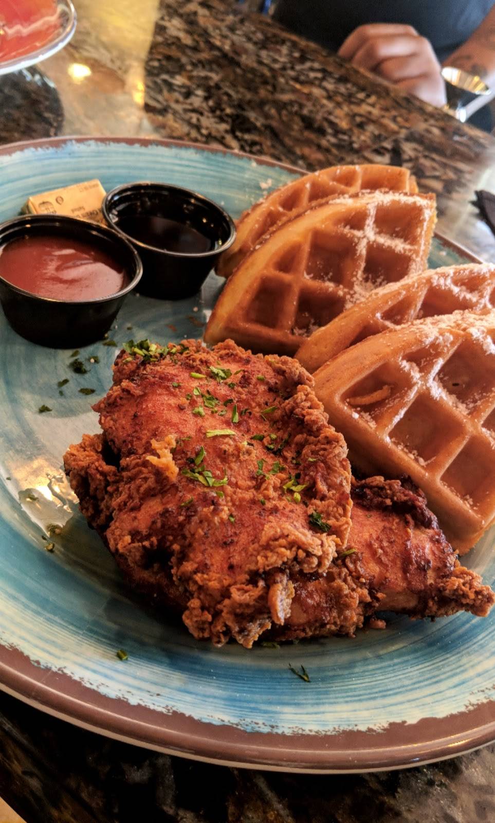 Bens Upstairs | restaurant | 1001 H St NE, Washington, DC 20002, USA | 2027332405 OR +1 202-733-2405