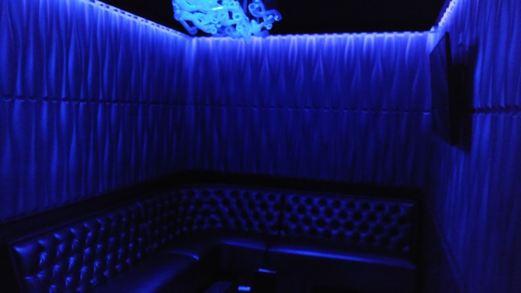 The Gold Room Chicago Gentlemens Club | restaurant | 3815 W Lake St, Stone Park, IL 60165, USA | 7083751111 OR +1 708-375-1111