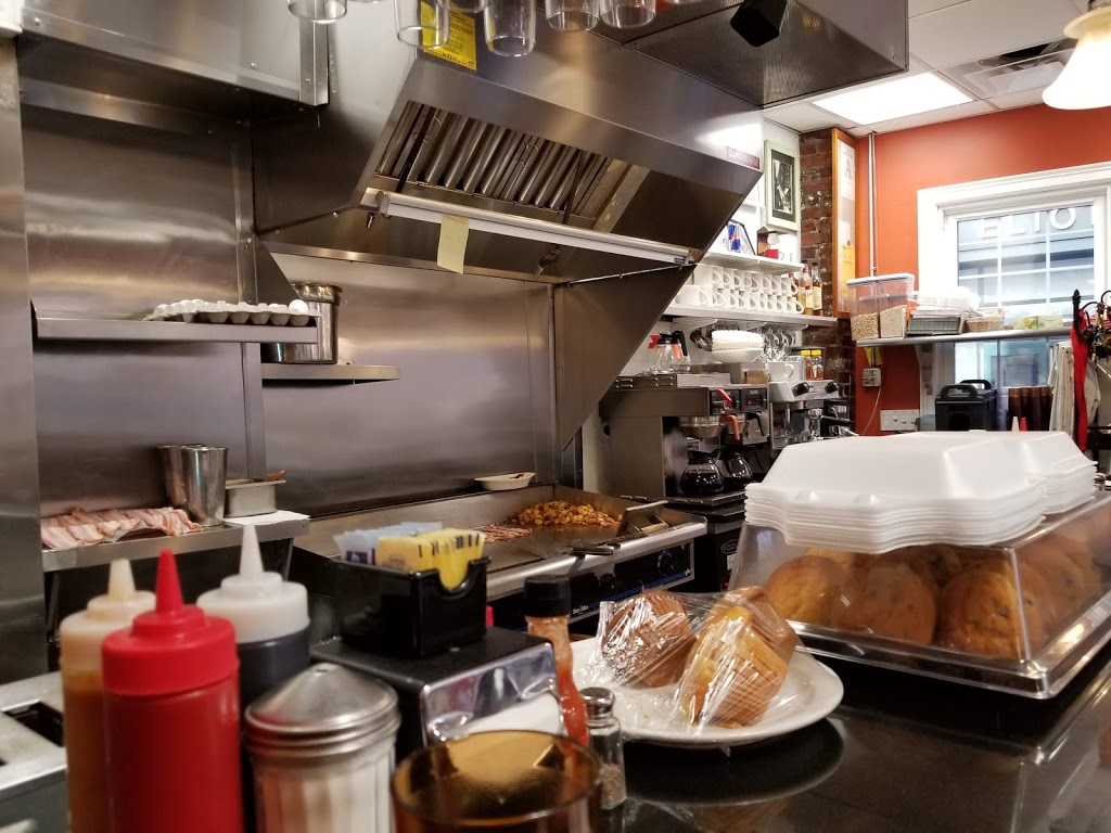 Theos Cozy Corner Restaurant | restaurant | 162 Salem St, Boston, MA 02113, USA | 6172410202 OR +1 617-241-0202