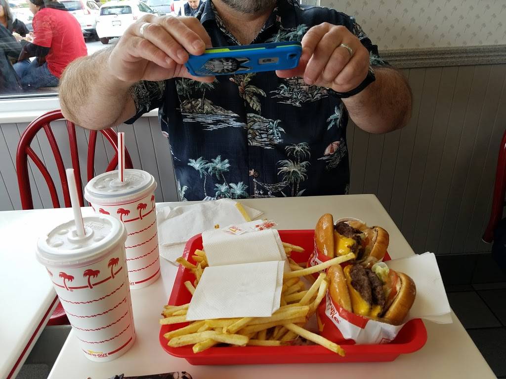 In-N-Out Burger | restaurant | 550 Newhall Dr, San Jose, CA 95110, USA | 8007861000 OR +1 800-786-1000