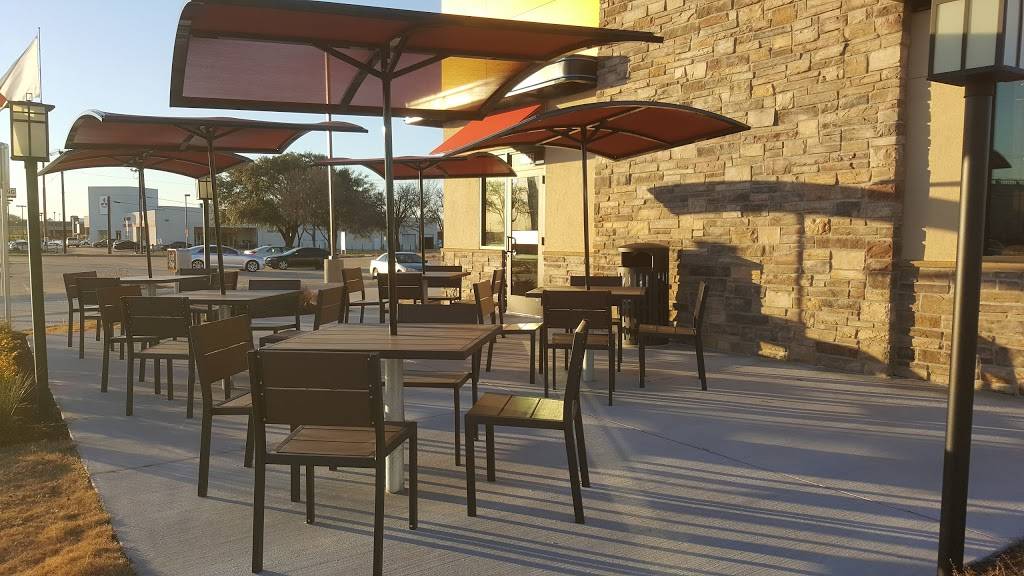 Dairy Queen Store | restaurant | 2845 W Airport Fwy, Irving, TX 75062, USA | 4694601317 OR +1 469-460-1317