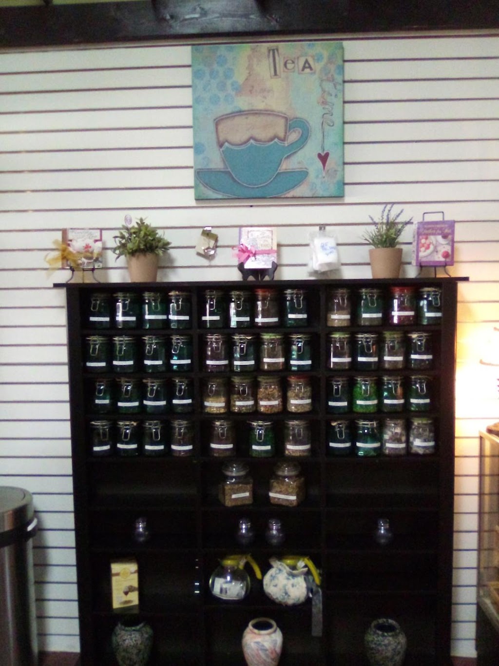 The Robins Nest Cafe and Tea Room | cafe | 275 Main St, Jackson, OH 45640, USA | 7402884832 OR +1 740-288-4832