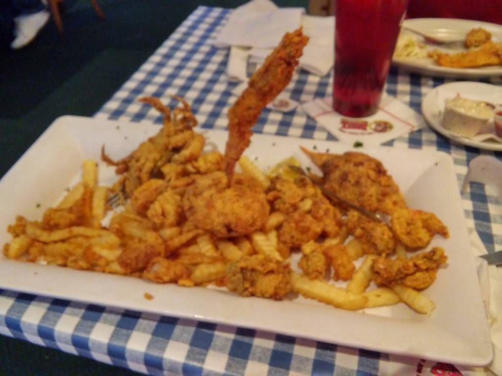 Dirty Dicks Crab House | restaurant | 2407 S Croatan Hwy, Kill Devil Hills, NC 27948, USA | 2524492722 OR +1 252-449-2722