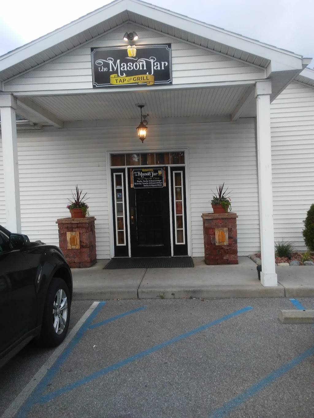 Mason Jar Tap & Grill | restaurant | 8504 Secor Rd, Lambertville, MI 48144, USA | 7348548737 OR +1 734-854-8737