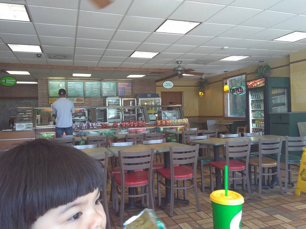 Subway Restaurants | restaurant | 611 W Noble Ave, Williston, FL 32696, USA | 3525285519 OR +1 352-528-5519