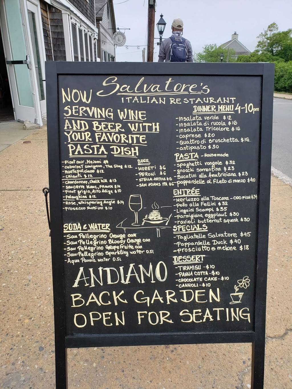 Salvatores Ristorante Italiano | restaurant | 20 Union St, Vineyard Haven, MA 02568, USA | 5086879457 OR +1 508-687-9457