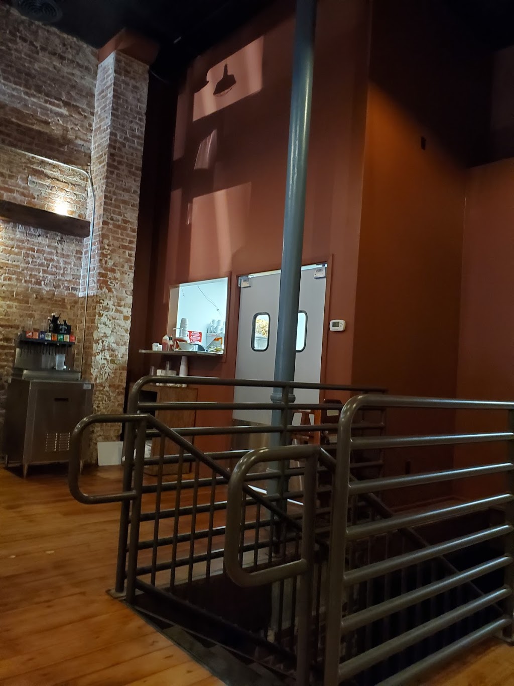 Lake Bottom Brewery & Distillery | restaurant | 105 E Main St, Visalia, CA 93291, USA | 5597542757 OR +1 559-754-2757