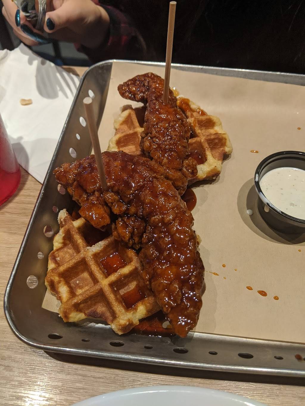 Chili’s Too Grill & Bar | restaurant | Metropolitan Gate, B2, Detroit, MI 48242, USA | 7349411406 OR +1 734-941-1406