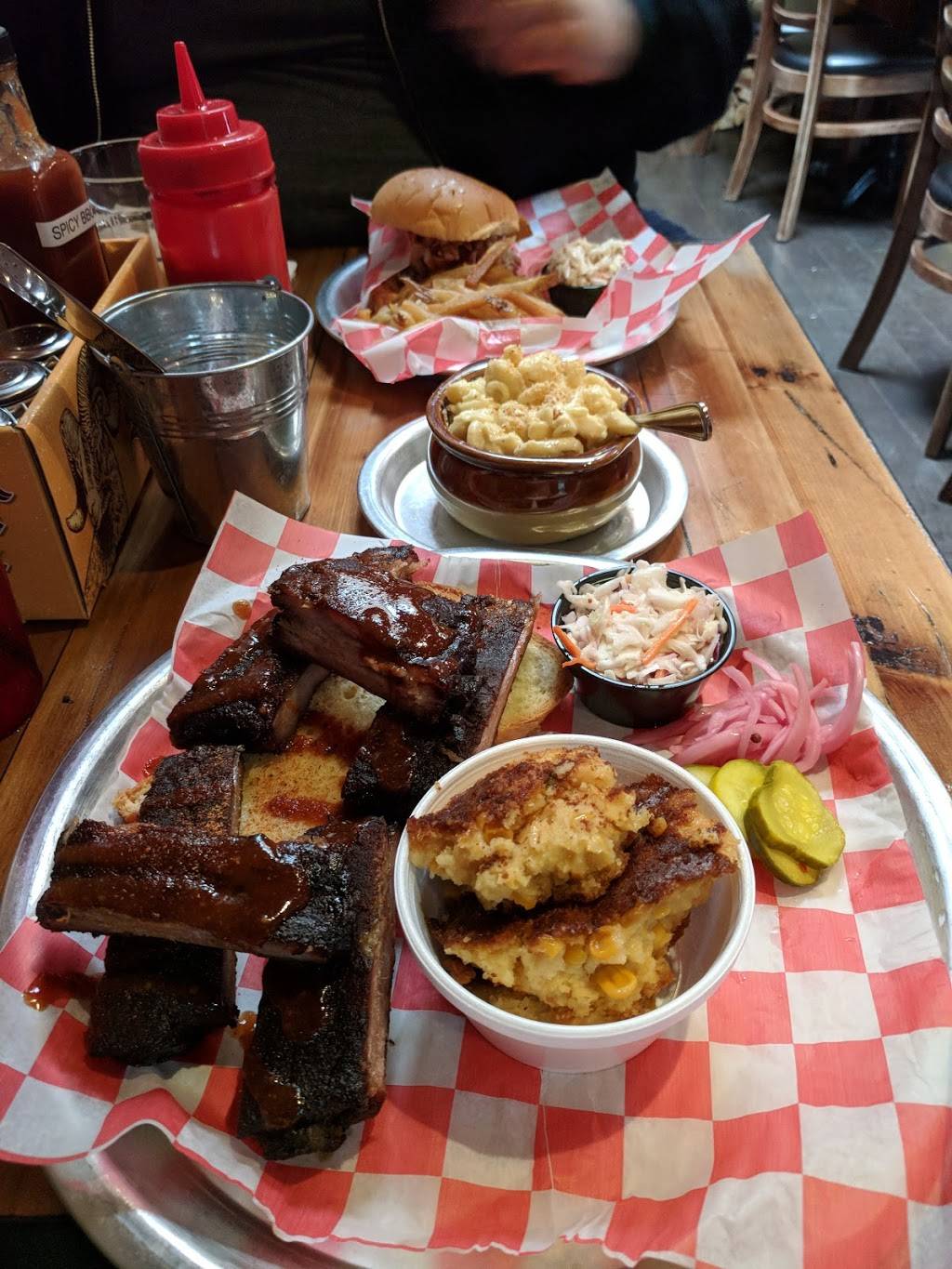 Corner House BBQ | restaurant | 100 Lincoln Ave, Staten Island, NY 10306, USA | 7189871227 OR +1 718-987-1227