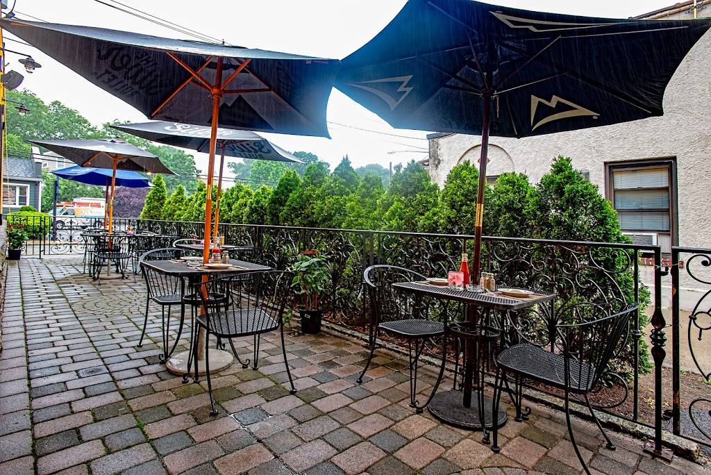 Poitin Still | restaurant | 774 Main St, Hackensack, NJ 07601, USA | 2014870660 OR +1 201-487-0660