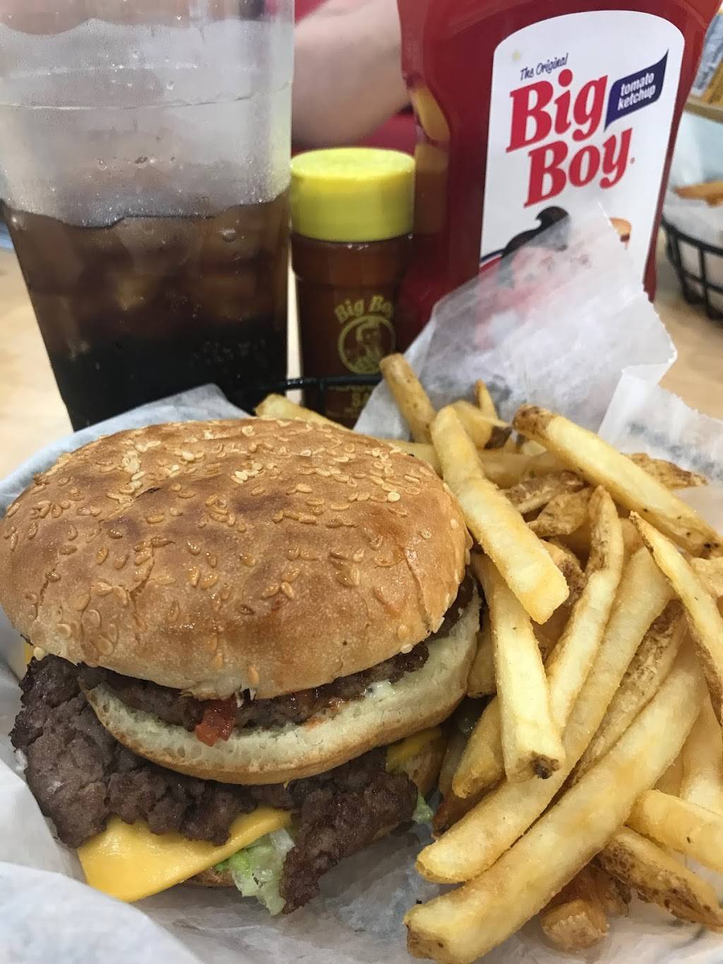 Telegraph Big Boy | restaurant | 26400 Telegraph Rd, Southfield, MI 48033, USA | 2489401510 OR +1 248-940-1510