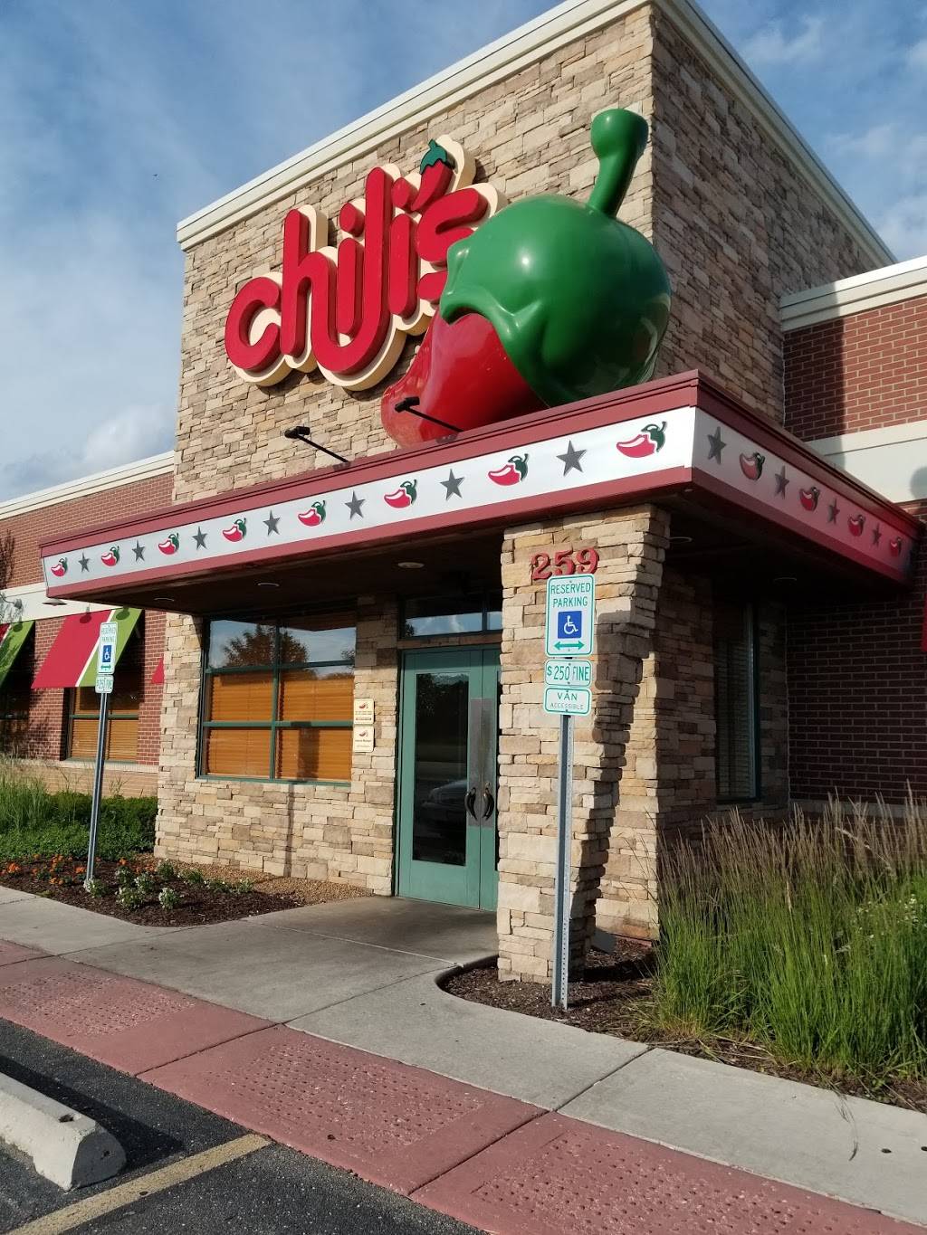 Chilis Grill & Bar | meal takeaway | 259 S Weber Rd, Romeoville, IL 60446, USA | 8158864429 OR +1 815-886-4429