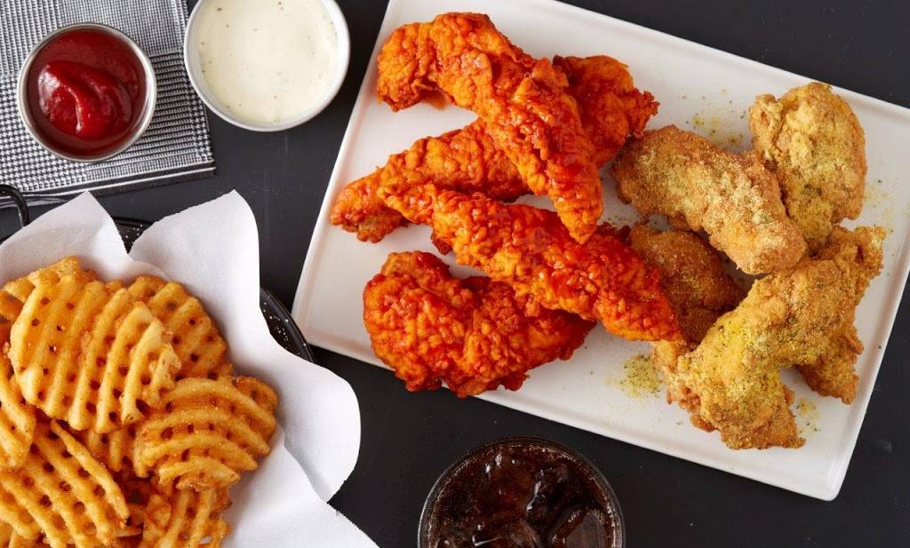 Wings Over Milwaukee | restaurant | 1434 E Brady St, Milwaukee, WI 53202, USA | 4142789464 OR +1 414-278-9464