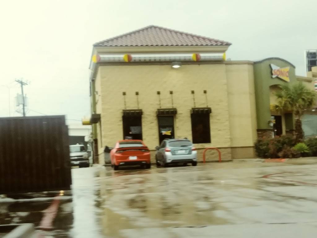Sonic Drive-In | restaurant | 1005 S Riverfront Blvd, Dallas, TX 75207, USA | 2144210071 OR +1 214-421-0071