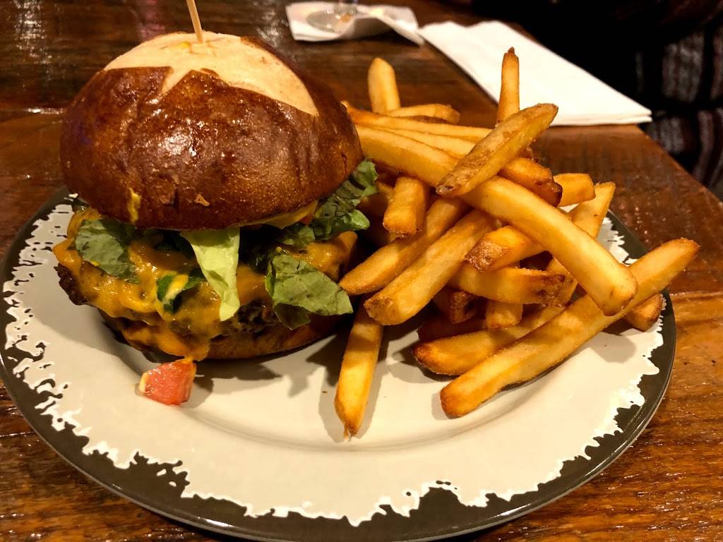 Chases Grille and Wingery | restaurant | 125 Lawrenceville St NW #400, Norcross, GA 30071, USA | 7704490229 OR +1 770-449-0229