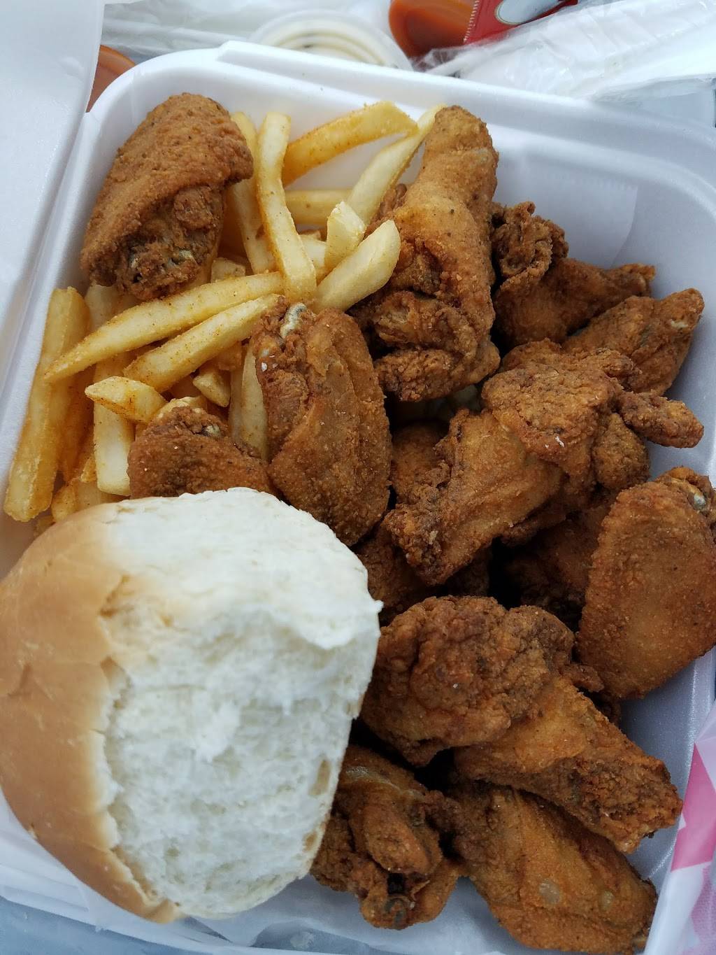 C W & Chris | restaurant | 6512 S Western Ave, Los Angeles, CA 90047, USA | 3237509403 OR +1 323-750-9403