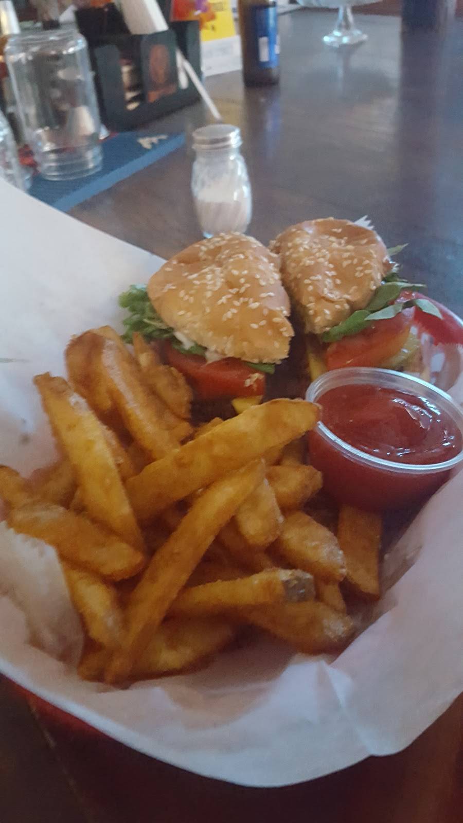 Castaways Bar & Grill | restaurant | 712 Main Ave, Nitro, WV 25143, USA | 3047693070 OR +1 304-769-3070