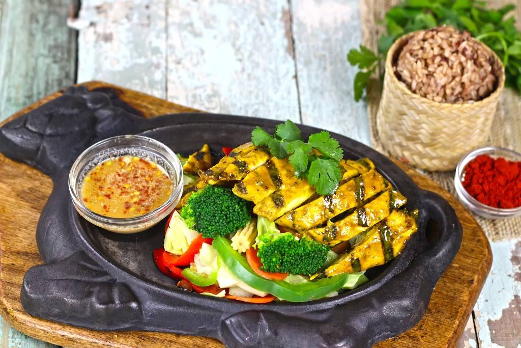 Ketmoree Thai Restaurant and Bar | night club | 238 G St, Davis, CA 95616, USA | 5307592255 OR +1 530-759-2255