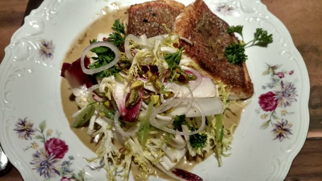 McCradys Tavern | restaurant | 2 Unity Alley, Charleston, SC 29401, USA | 8435770025 OR +1 843-577-0025