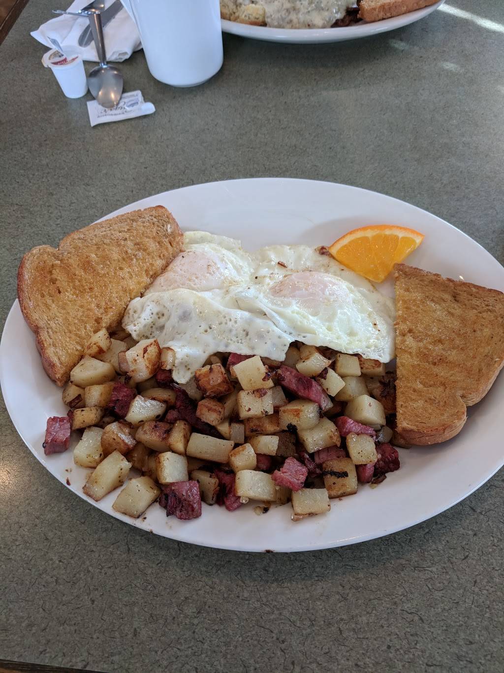 Biscuits and Gravy | restaurant | 8514, 920 N Niles St, Metamora, IL 61548, USA | 3093672424 OR +1 309-367-2424