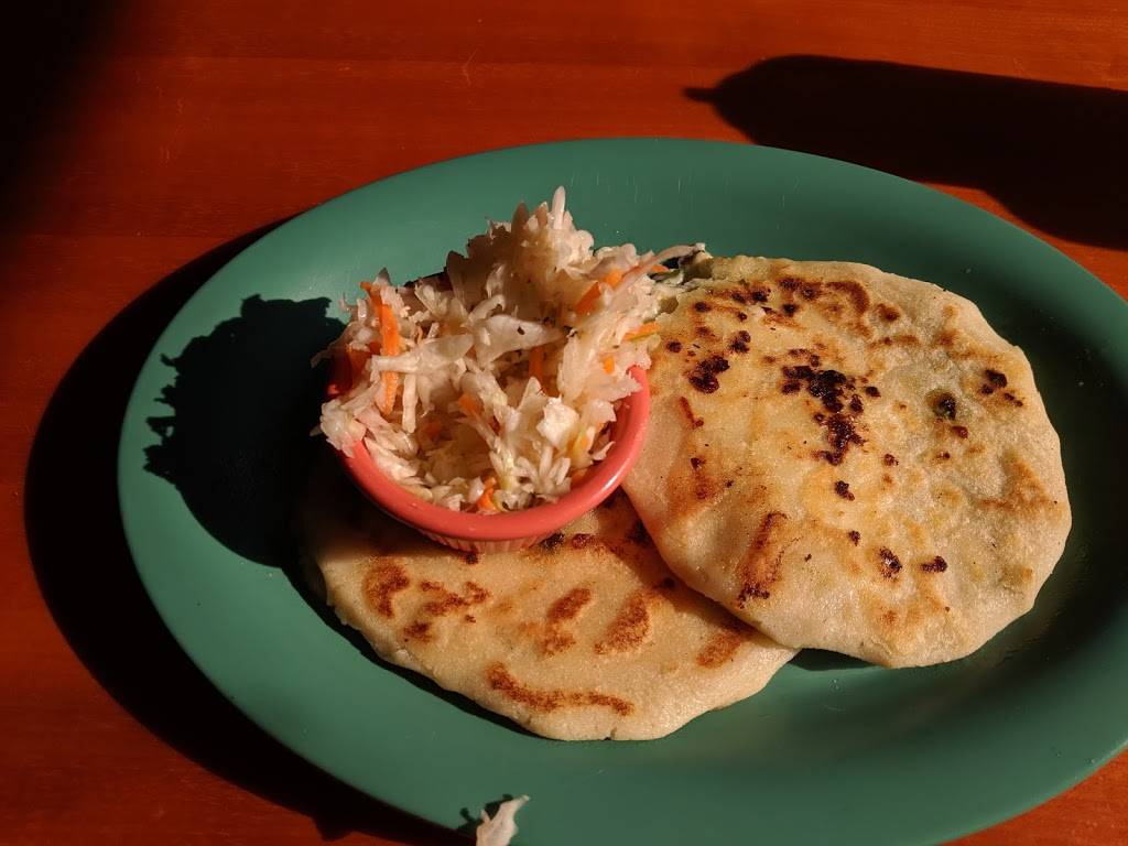 La Salvadoreña Restaurant | restaurant | 3285 Nicholson Dr, Baton Rouge, LA 70802, USA | 2252270141 OR +1 225-227-0141