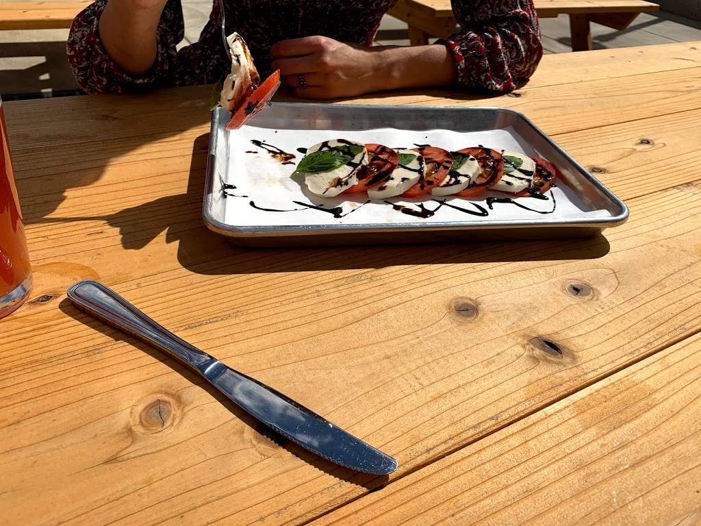 The Growler Garage | restaurant | 1837 Pacific Ave Suite 133, Forest Grove, OR 97116, USA | 5033725648 OR +1 503-372-5648