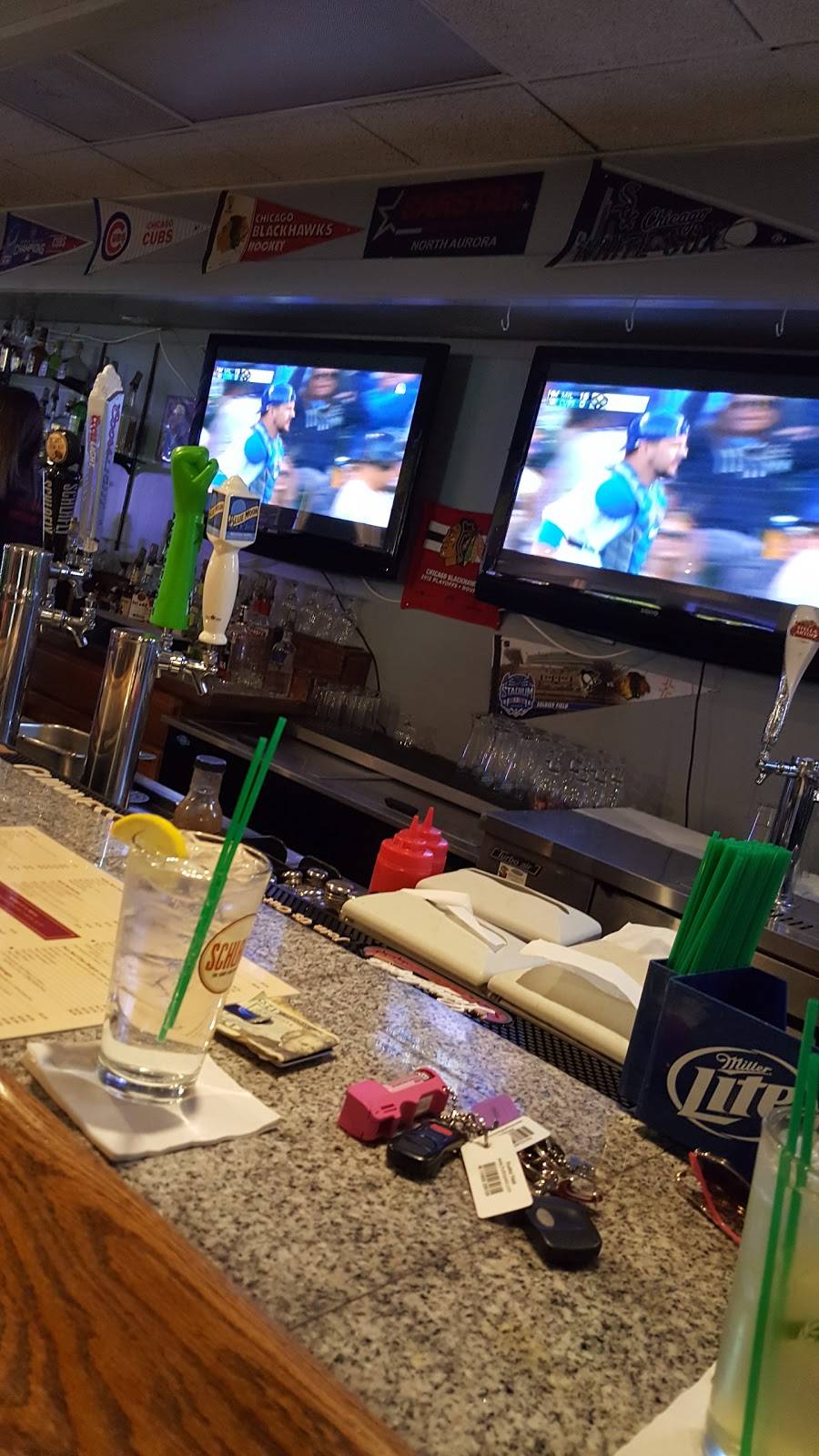 Run-A-Way Restaurant | restaurant | 120 Butterfield Rd, North Aurora, IL 60542, USA | 6302993778 OR +1 630-299-3778