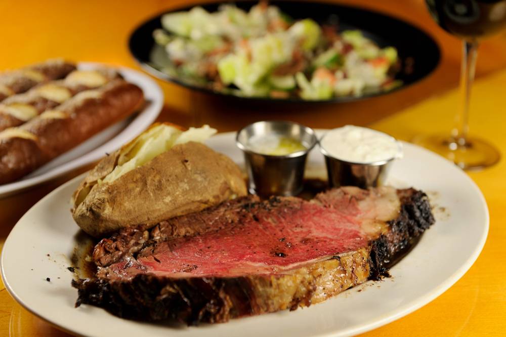 Winni Grille | restaurant | 650 Laconia Rd, Tilton, NH 03276, USA | 6035278217 OR +1 603-527-8217