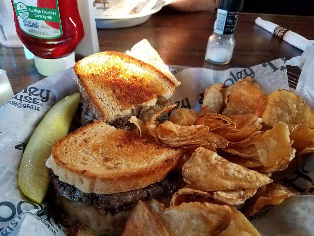 Hooley House Sports Pub & Grille | restaurant | 10310 Cascade Crossing, Brooklyn, OH 44144, USA | 2163627700 OR +1 216-362-7700