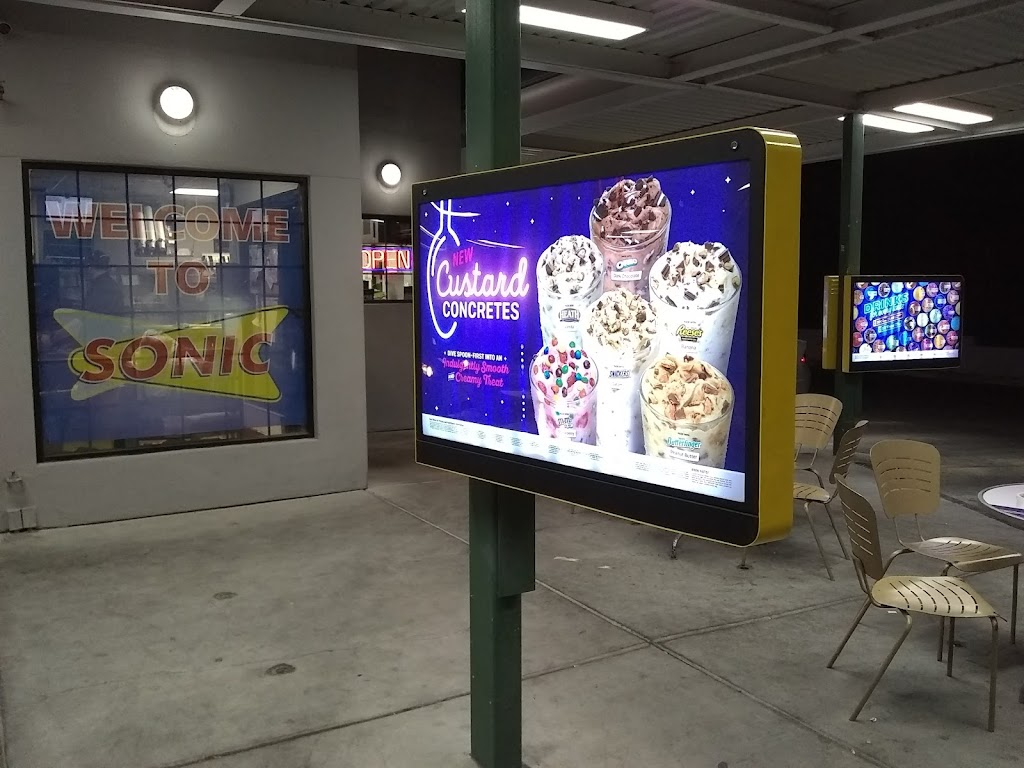 Sonic Drive-In | restaurant | 3800 N 1st Ave, Tucson, AZ 85719, USA | 5208884769 OR +1 520-888-4769