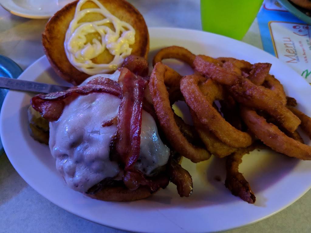 Harveys Bar | restaurant | 220 Broadway St, Carver, MN 55315, USA | 9524482289 OR +1 952-448-2289