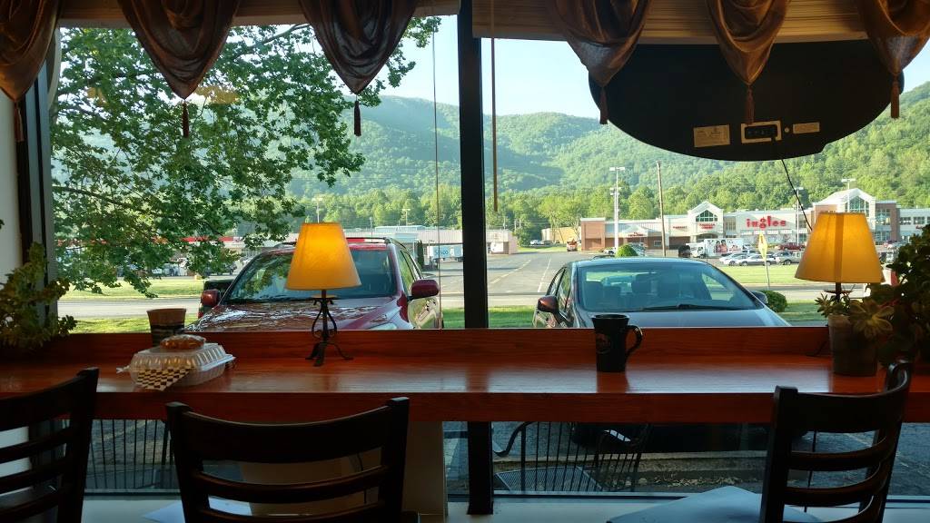 Moments Coffee Bar & Eatery | cafe | 2304 US-70, Swannanoa, NC 28778, USA | 8286865679 OR +1 828-686-5679