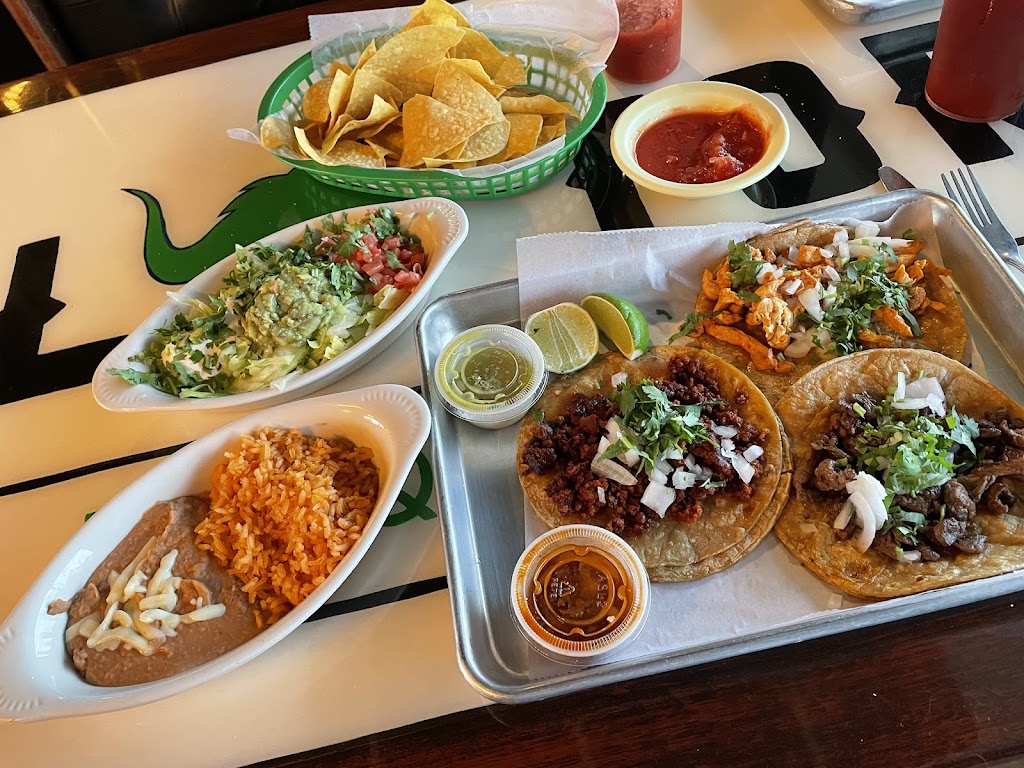 El Toro Taqueria | restaurant | 402 W Ogeechee St, Sylvania, GA 30467, USA | 9125219961 OR +1 912-521-9961