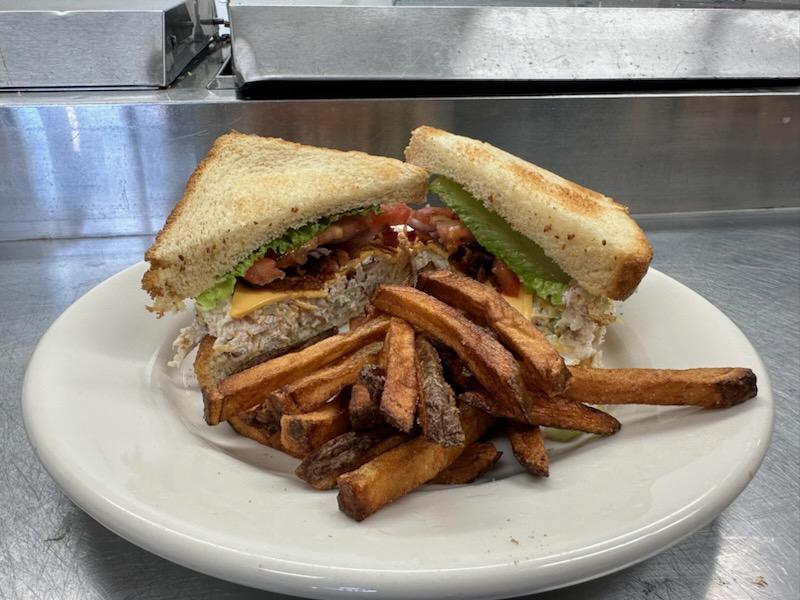 The Fairway Grille | restaurant | 100 Country Club Rd, Opp, AL 36467, USA | 3344934342 OR +1 334-493-4342