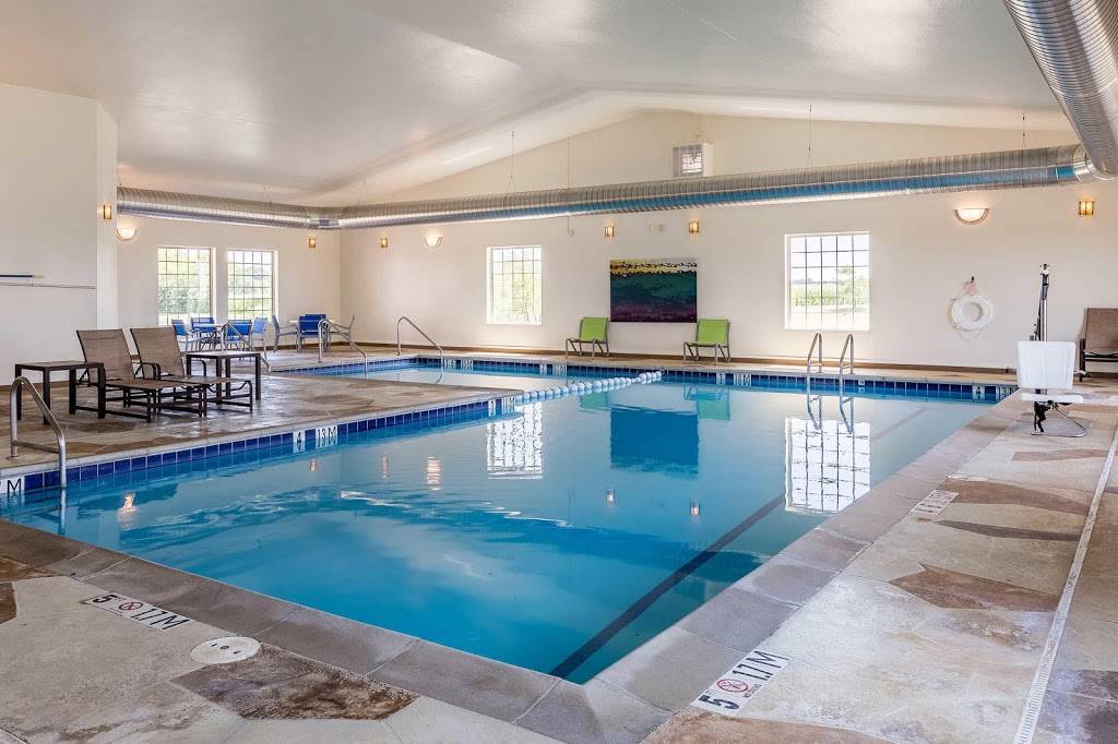 Comfort Suites | restaurant | 1780 Stonegate Center Dr, Burlington, IA 52601, USA | 3197531300 OR +1 319-753-1300