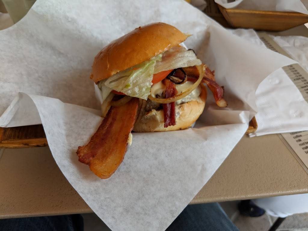 Tylers Burgers | restaurant | 6603, 149 S Indian Canyon Dr, Palm Springs, CA 92262, USA | 7603252990 OR +1 760-325-2990