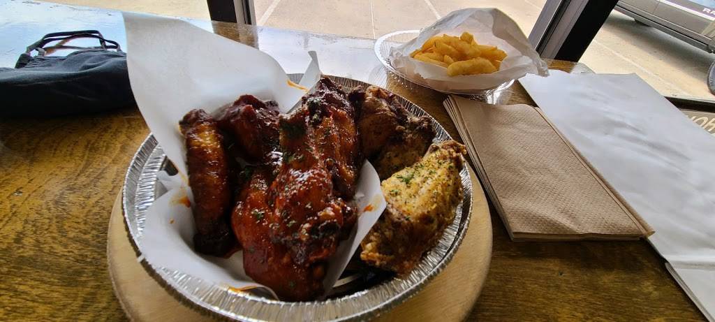 Wings of Houston Heights | restaurant | 2617 Yale St, Houston, TX 77008, USA | 7136228646 OR +1 713-622-8646